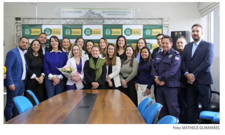 Flávia e Tião empossam 1ª secretária de Governo da história de Várzea Grande