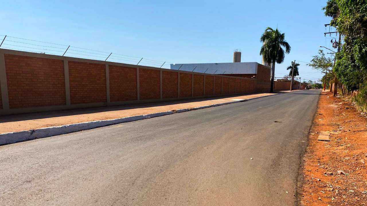 Rua Várzea Grande está liberada ao tráfego após pavimentação asfáltica
