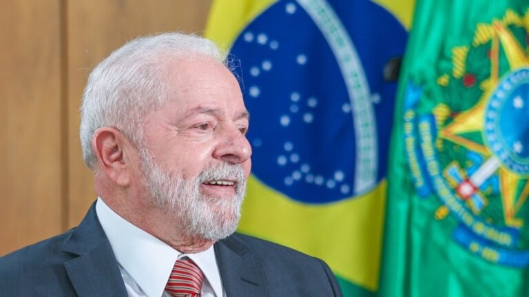 A democracia e a soberania brasileiras são inegociáveis, afirma Lula em artigo no New York Times