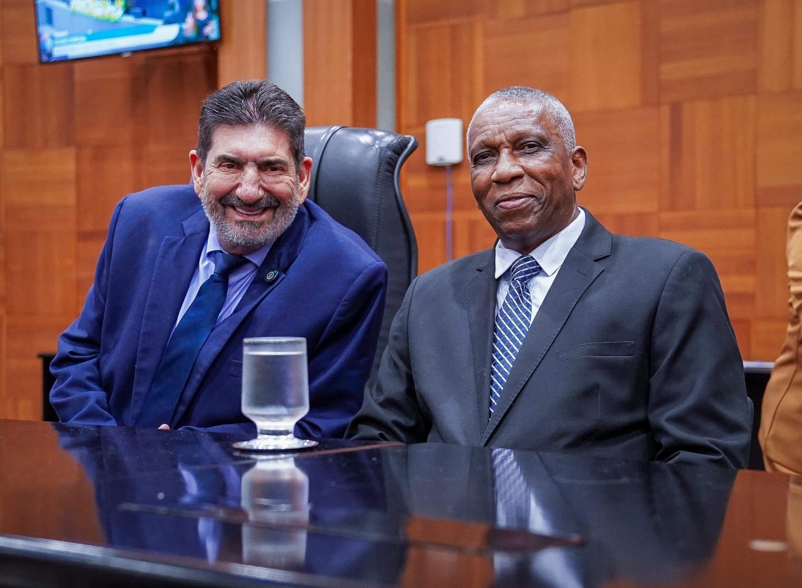 Dr. João celebra servidores da Assembleia Legislativa em sessão especial: “Sem vocês, essa Casa não funciona”