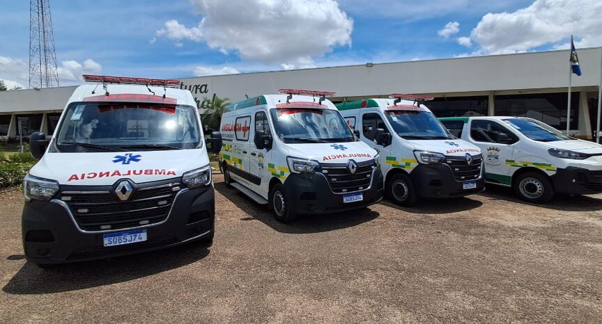 Administração Municipal entrega três novas ambulâncias e uma van para reforçar o atendimento na saúde pública de Primavera do Leste