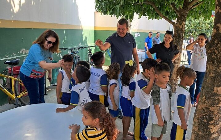 Prefeito, equipe e vereadores visitam escolas municipais na Semana da Criança em Primavera do Leste