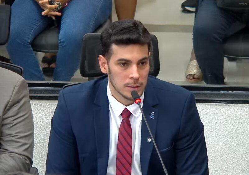 “Eu fui o vereador mais votado desta cidade e mereço respeito” dispara Charles contra secretário de Moretti