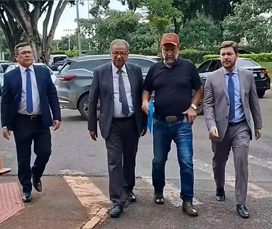 Líder dos caminhoneiros vai à Presidência da República comunicar paralisação