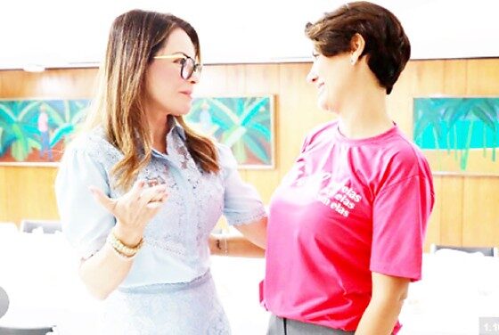 Candidaturas de esposas de governantes podem atropelar o processo