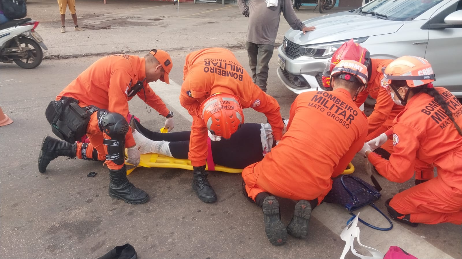 Sinistro de trânsito com vítima motociclista na av. Júlio Campos.